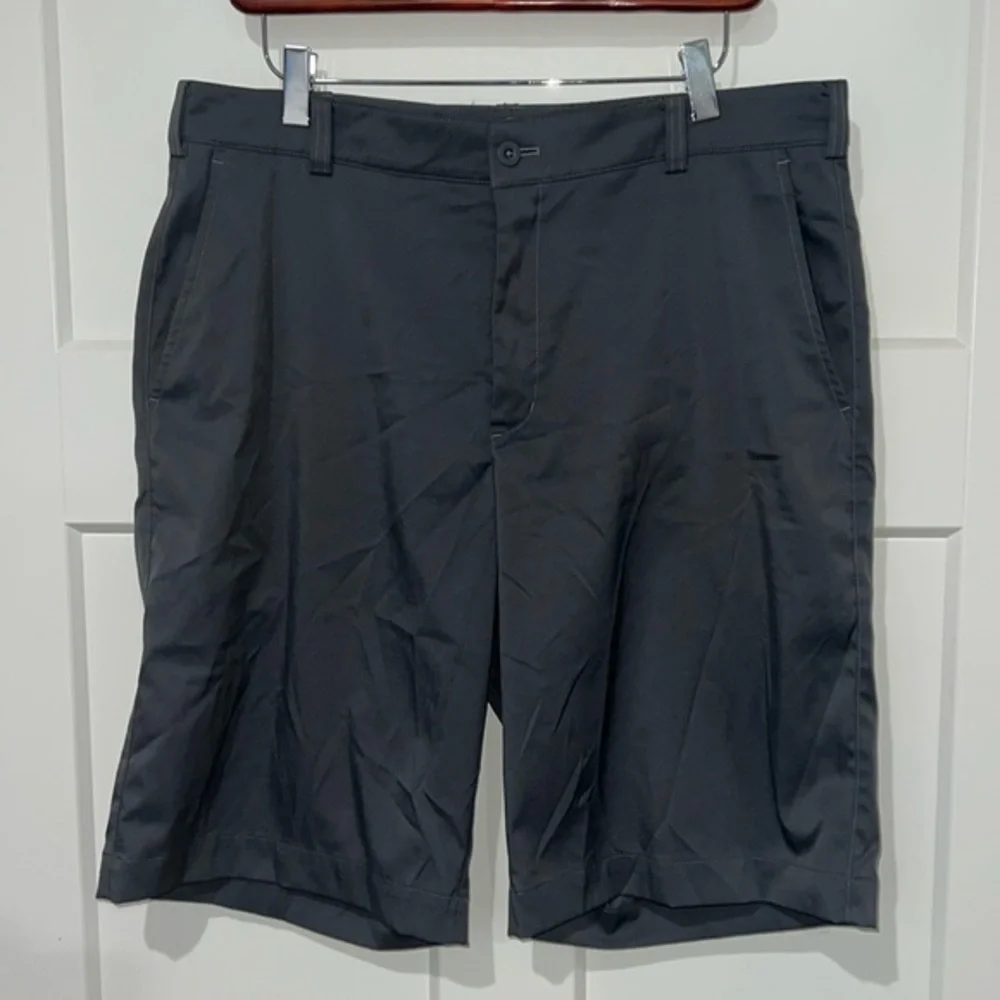 Nike Golf Tour Performance DriFit Sz 34
